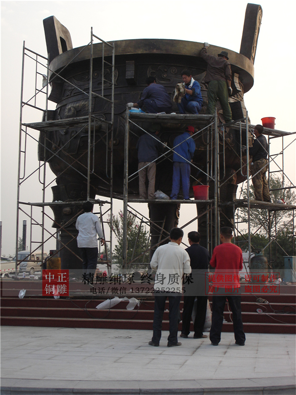 廣場(chǎng)大型銅寶鼎.jpg 廣場(chǎng)大型銅寶鼎.jpg